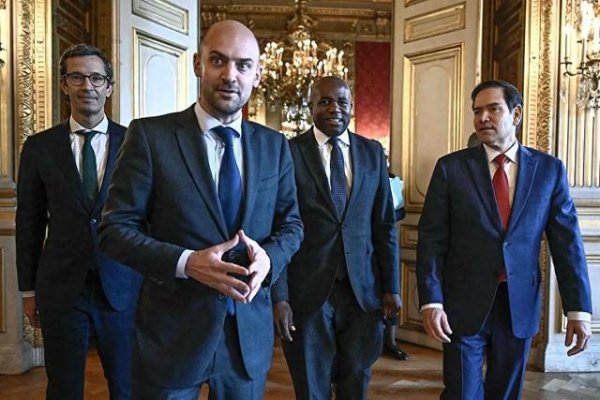 海通富配资 特朗普人事大换血, 两个极端反华派, 一个罢官走人, 一个明升暗降