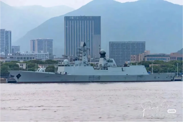 睿迎网 最新054A型护卫舰: 搭载100毫米“馒头炮”, 能起降直-20F直升机