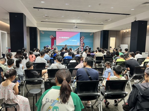 长宏策略 国内首部卡丁车漫画科普书首发，“中国赛道设计第一人”填补出版空白